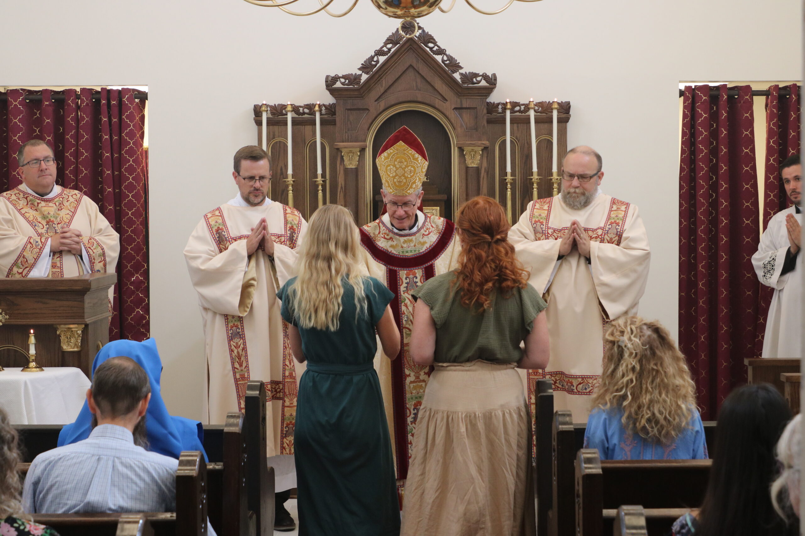 Bishop Konderla dedicates new altar in the School’s Saint Katharine Drexel Chapel